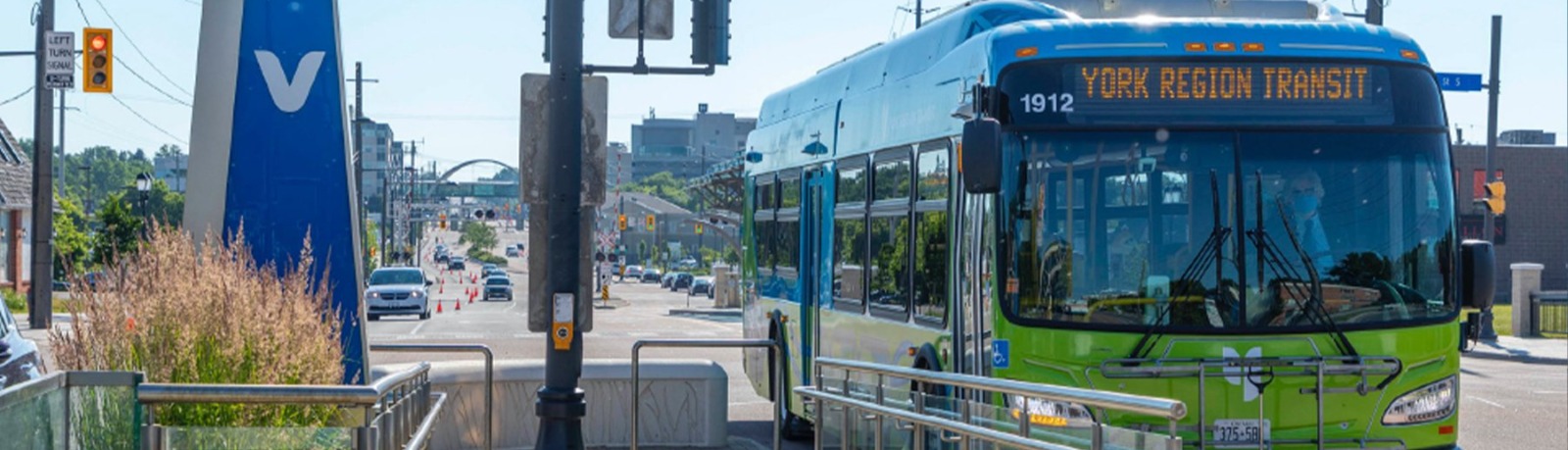 Image Banner of a YRT electric bus on the rapidway